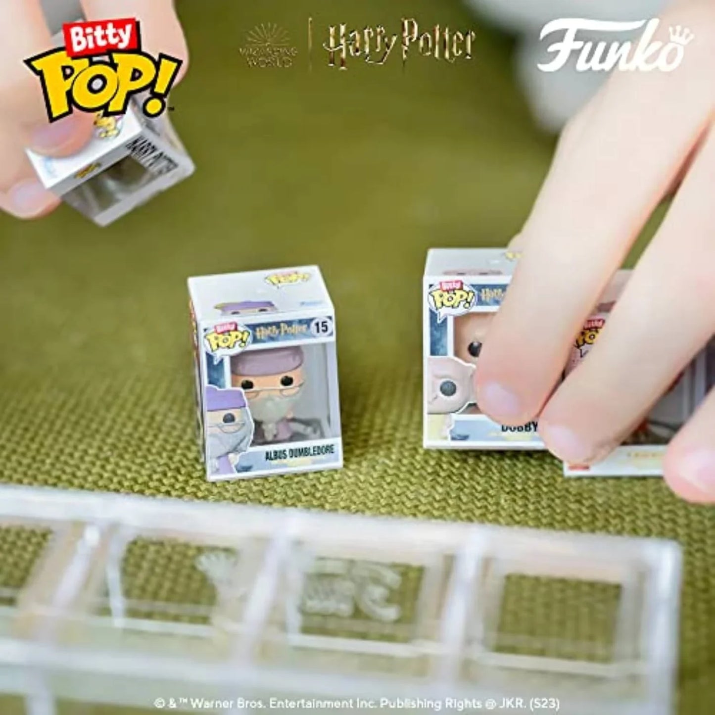 フィギュア Funko Bitty POP ハリー・ポッター ハーマイオニー イン ローブ 4パック 魔法キャラクター ミニチュア コレクション ホグワーツ グリフィンドール 黒ローブ エマ ワトソン 演じる 小型 高精細 デフォルメ キュート