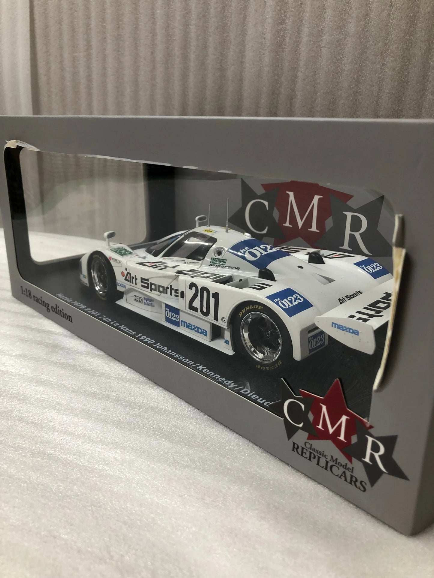 アウトレット品 ミニカー マツダ787 ルマン24時間レース 1990年出場モデル CMR社 1/18スケール 精巧再現 アートスポーツカラーリング 流麗ボディライン 特徴的エアロパーツ スポンサーロゴ ヘッドライト 空力パーツ ホイール 緻密作り込み インテリア精密