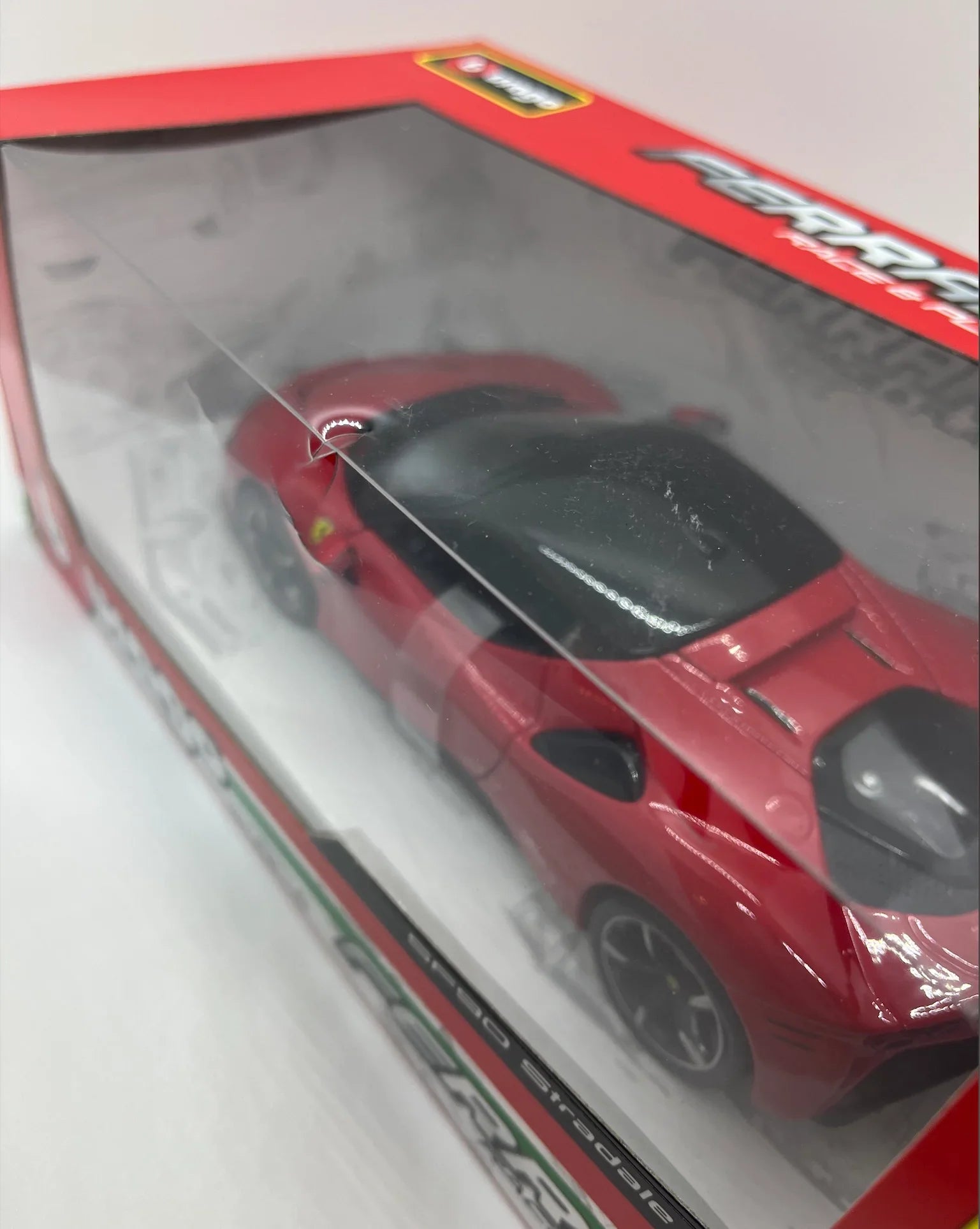 アウトレット品 ダイキャストモデルカー フェラーリ SF90ストラダーレ 1 24スケール ロッソコルサ レッド フェラーリ ハイブリッドスーパーカー 最新技術搭載 高精度ディテール 再現 インテリア表現 コレクション向け 高速走行性能