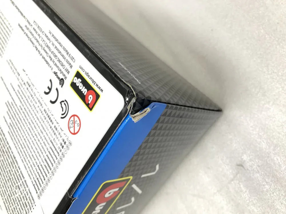 アウトレット品 モデルカー ブガッティ タイプ59 1 18スケール ダイキャスト レーシングカー ブルー ボディカラー 独特 ボディデザイン ロングノーズ ショートデッキ ワイヤースポークホイール レザーストラップ 精巧 コクピット 計器類