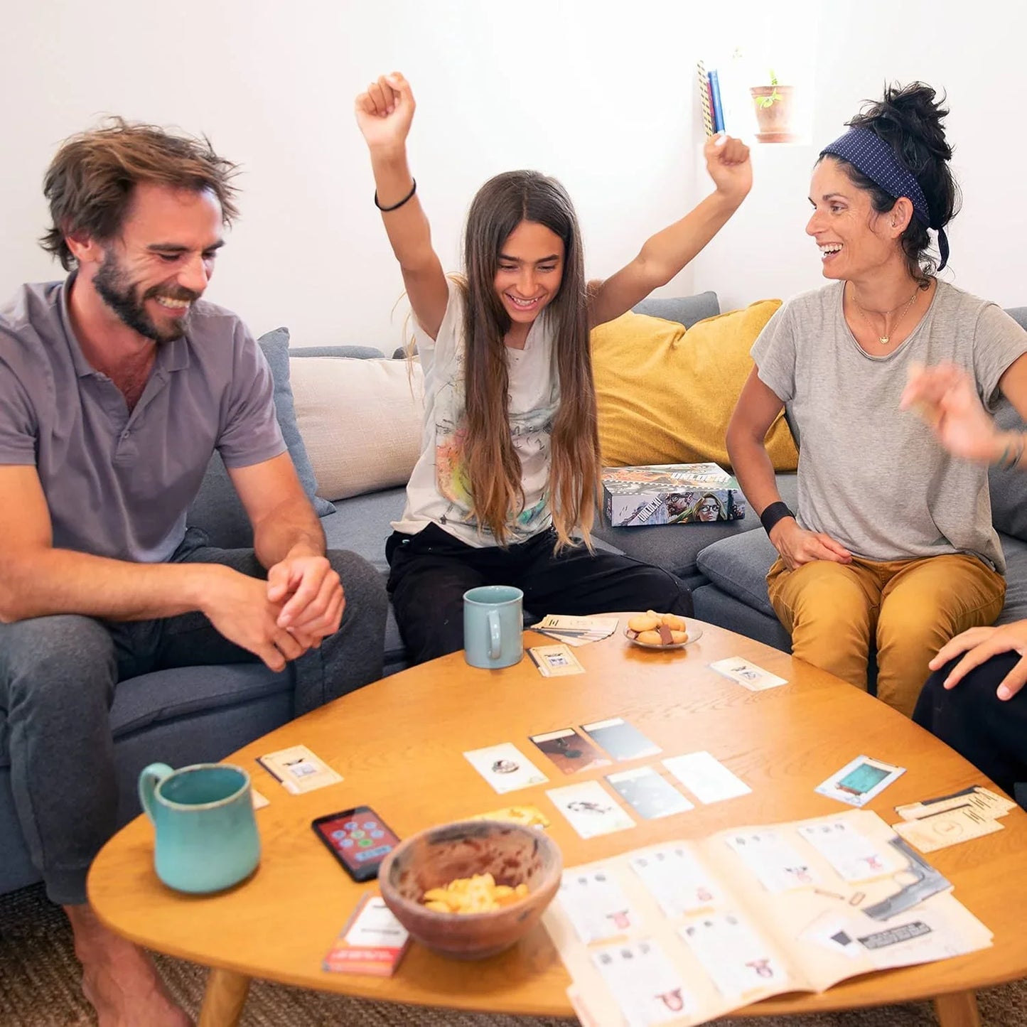 テーブルゲーム Unlock Epic Adventures アップキープ 脱出ゲーム スマホ連動 協力型カードゲーム 謎解き推理 パズル家族友人パーティゲーム 対象年齢10歳以上 プレイ1から6人 60分から90分の新感覚アドベンチャー