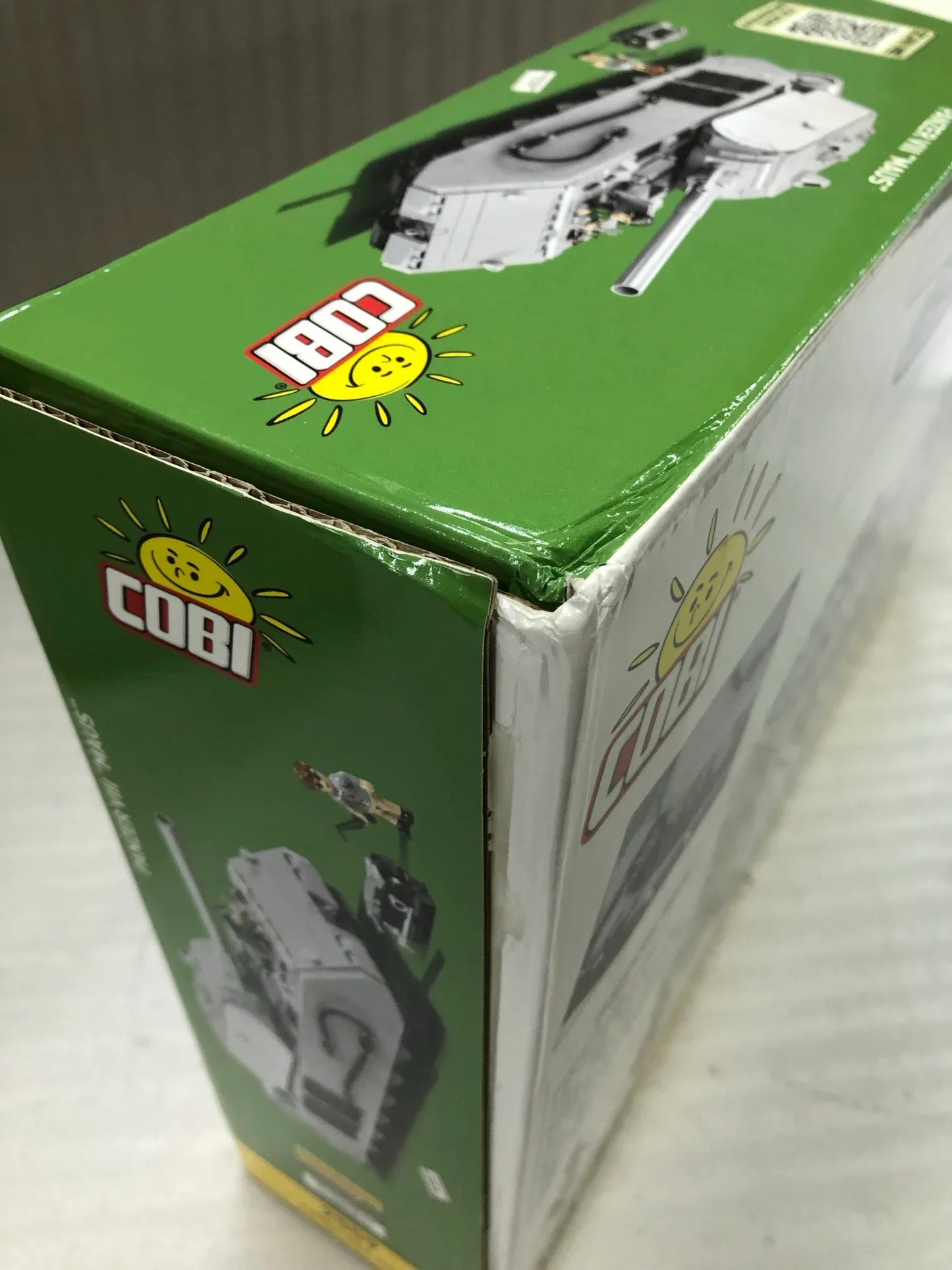 アウトレット品 戦車模型 VIII号戦車 マウス 1/28スケール ドイツ軍モデル Cobi Historical Collection 超重戦車 188tの重量を再現 大型砲塔 128mm主砲 75mm副砲 高品質ヨーロッパ製ブロック 組み立て楽しさ完成満足感 台座付ディスプレイ用