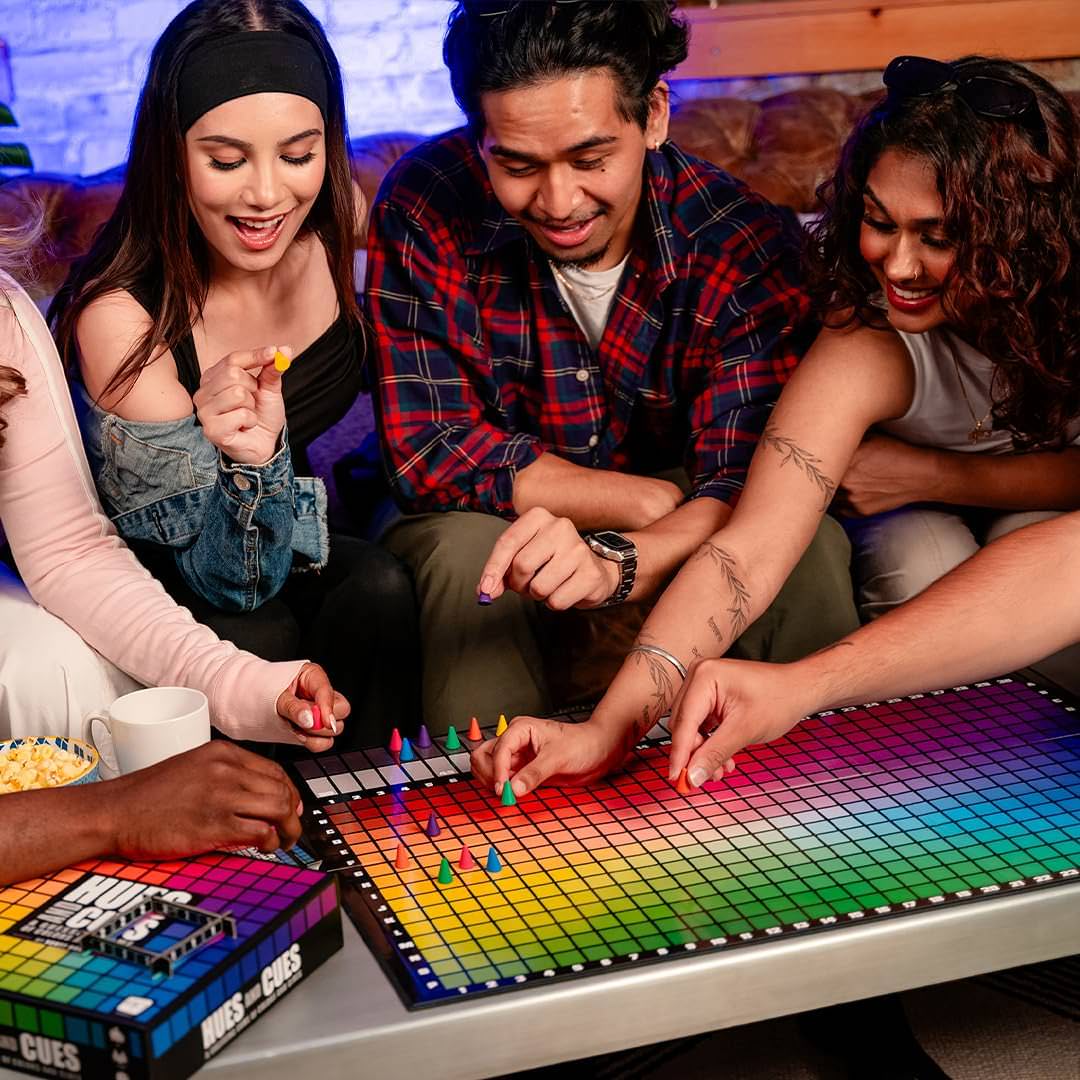 パーティーゲーム HUES and CUES ヒューズアンドキューズ The Op Games Scott Brady 480色 カラースペクトラム ボードゲーム コミュニケーション 色彩感覚 言葉 ヒント 家族 友人 団らん 8歳以上 3-10人 30分 想像力 英語版 日本語説明書なし