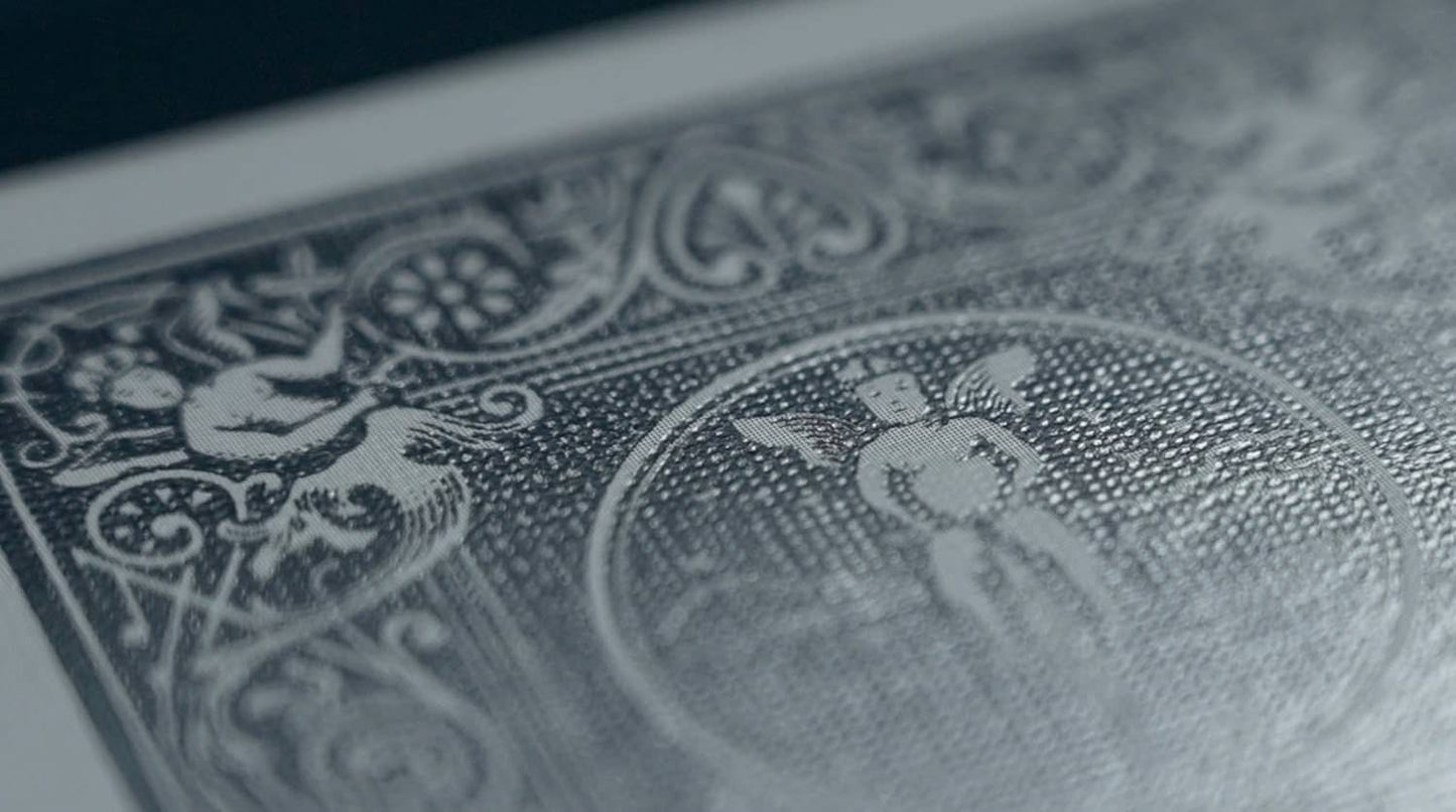 トランプ Bicycle Metalluxe Silver Playing Cards Premium Metal Foil プレミアム品質カードストック 金属箔メタルフォイル加工 ポーカーサイズ ジョーカー2枚 エアクッションフィニッシュ マジック対応