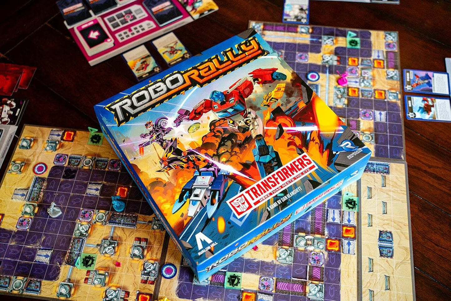 ボードゲーム ロボラリー:トランスフォーマー Renegade Game Studios リチャード・ガーフィールド 戦略レーシング プログラミング 変形システム SF レース オプティマスプライム メガトロン 2人から6人 45分から90分