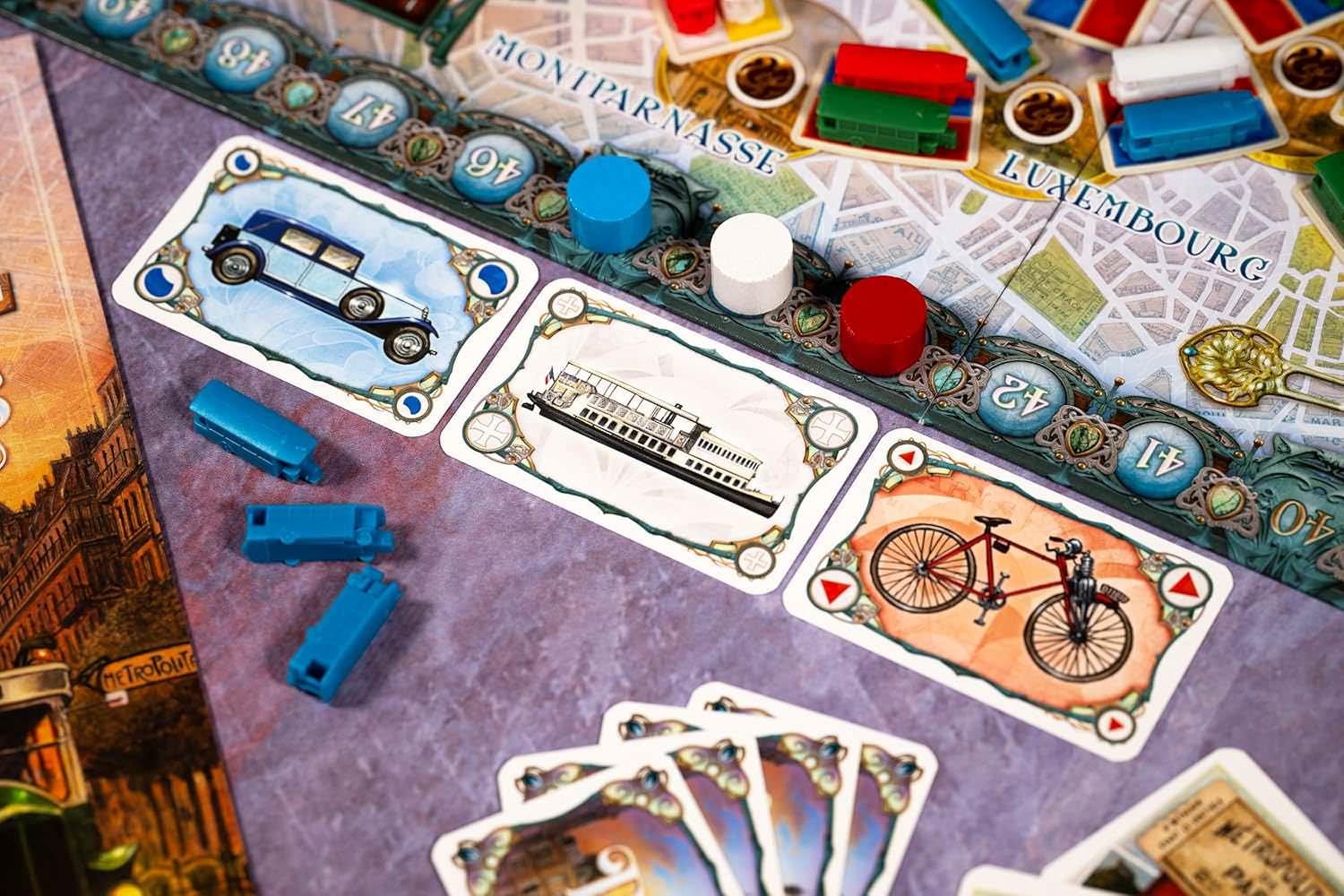 ボードゲーム Ticket to Ride Paris Cities テンポ良い戦略的プレイ 完全版英語版 1920年代パリ街歩き 主要観光地ルート構築 バスネットワーク設計 青白赤カード活用 ボーナスポイント獲得 家族友人団らん向け 2-4人用