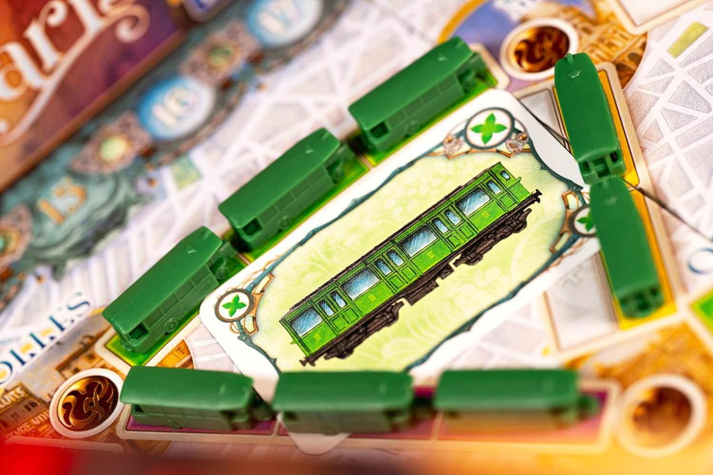 ボードゲーム Ticket to Ride Paris Cities テンポ良い戦略的プレイ 完全版英語版 1920年代パリ街歩き 主要観光地ルート構築 バスネットワーク設計 青白赤カード活用 ボーナスポイント獲得 家族友人団らん向け 2-4人用