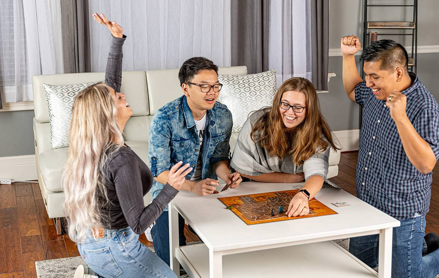 ボードゲーム 通路 Tsuro The Game of the Path 戦略ゲーム 2-8人用 家族向け 友人対戦 シンプルルール 直感的操作 ランダム配置 勝利条件 長い移動 石落とし ボード上 道路作成 カーブ形状 直線形状 最後の1人