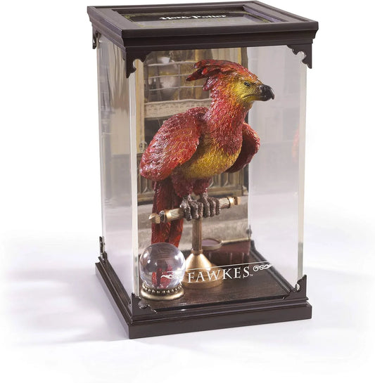 フィギュア ハリーポッター フォークス マジカルクリーチャー No.8 The Noble Collection 高精細 彩色 手作業 透明アクリルケース 約10.5cm PBS樹脂 公式コレクターズアイテム 忠誠心 治癒力 空中搬送 テレポート能力 魅力的 不死鳥 並行輸入品