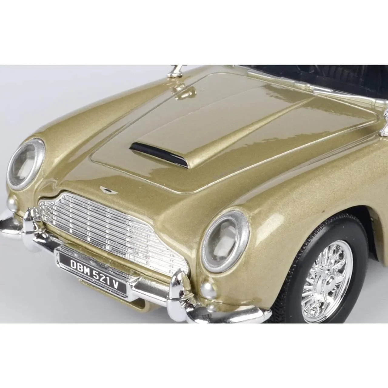ミニカー MOTORMAX アストンマーチン DB5 1/24 1963年 ゴールド 精密再現 クラシックカー コレクション 高貴な輝き 卓越したディテール 極上の仕上がり タイムレスな魅力 英国ラグジュアリースポーツカー 007愛車 映画名車 歴史的価値
