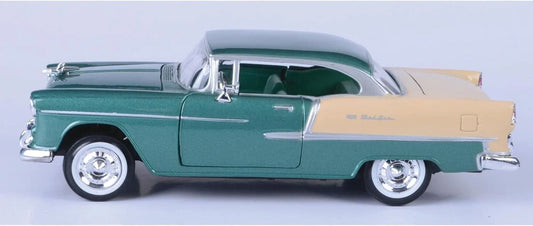 ミニカー 1955年式シボレー ベルエア 1/24スケールダイキャストモデルカー コレクターズアイテム GM製グリーンボディ クロームメッキバンパー丸み帯びたボディラインホイールキャップ再現