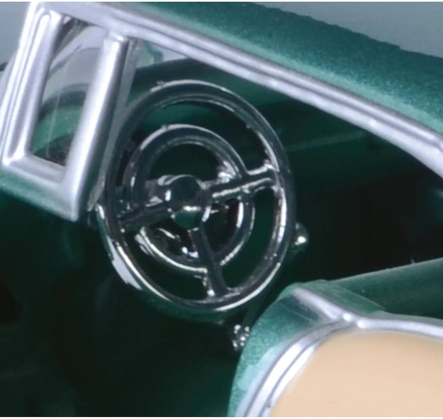 ミニカー 1955年式シボレー ベルエア 1/24スケールダイキャストモデルカー コレクターズアイテム GM製グリーンボディ クロームメッキバンパー丸み帯びたボディラインホイールキャップ再現