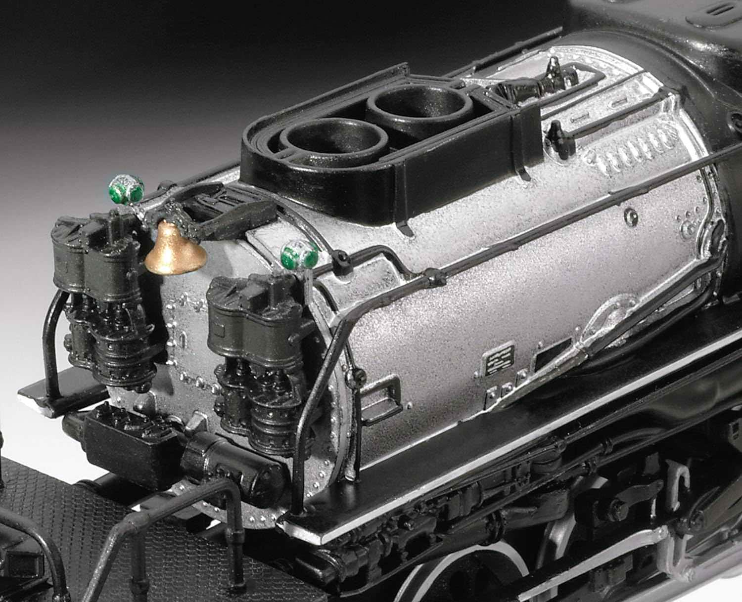 鉄道模型 Revell 1/87 Big Boy Locomotive Revell社 精密再現 HOスケール 87パーツ 全長46.4cm 4-8-8-4車輪配置 迫力の蒸気機関車組立キット 黒塗装 ガンメタリックボイラー 銀色連結棒 ユニオンパシフィック仕様デカール付