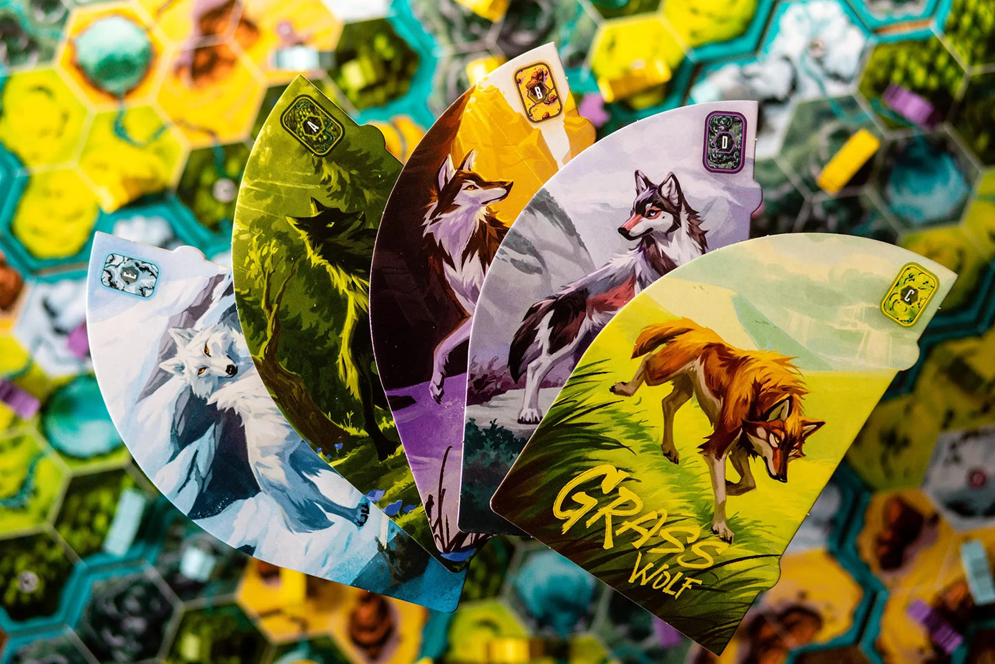 ボードゲーム The Wolves 狼の群れを築き上げる戦略ゲーム Ashwin Kamath Clarence Simpson 狼の群れ拡大領土支配パックビルディング プレイヤー間駆け引き戦略的思考モジュール式ボード 六角形グリッドエリアコントロール