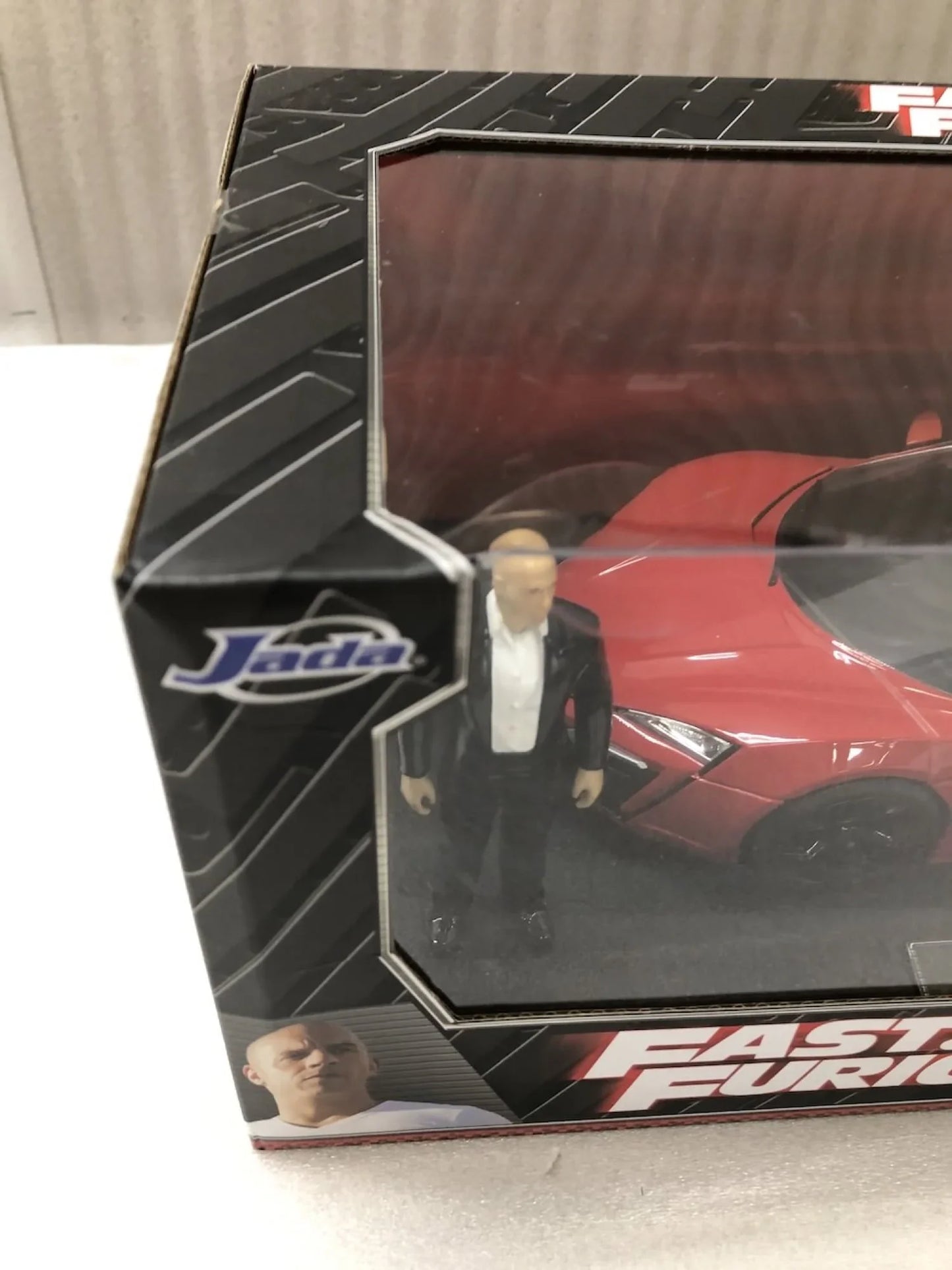 アウトレット品 ミニカー ライカン ハイパースポーツ ワイルドスピード SKY MISSION 1/18スケール 赤ボディ 精巧再現 エクステリア 高品質 迫力フォルム コレクション インテリア ヘッドライト テールランプ ホイール 細部作り込み 高性能 エンジン 770馬力