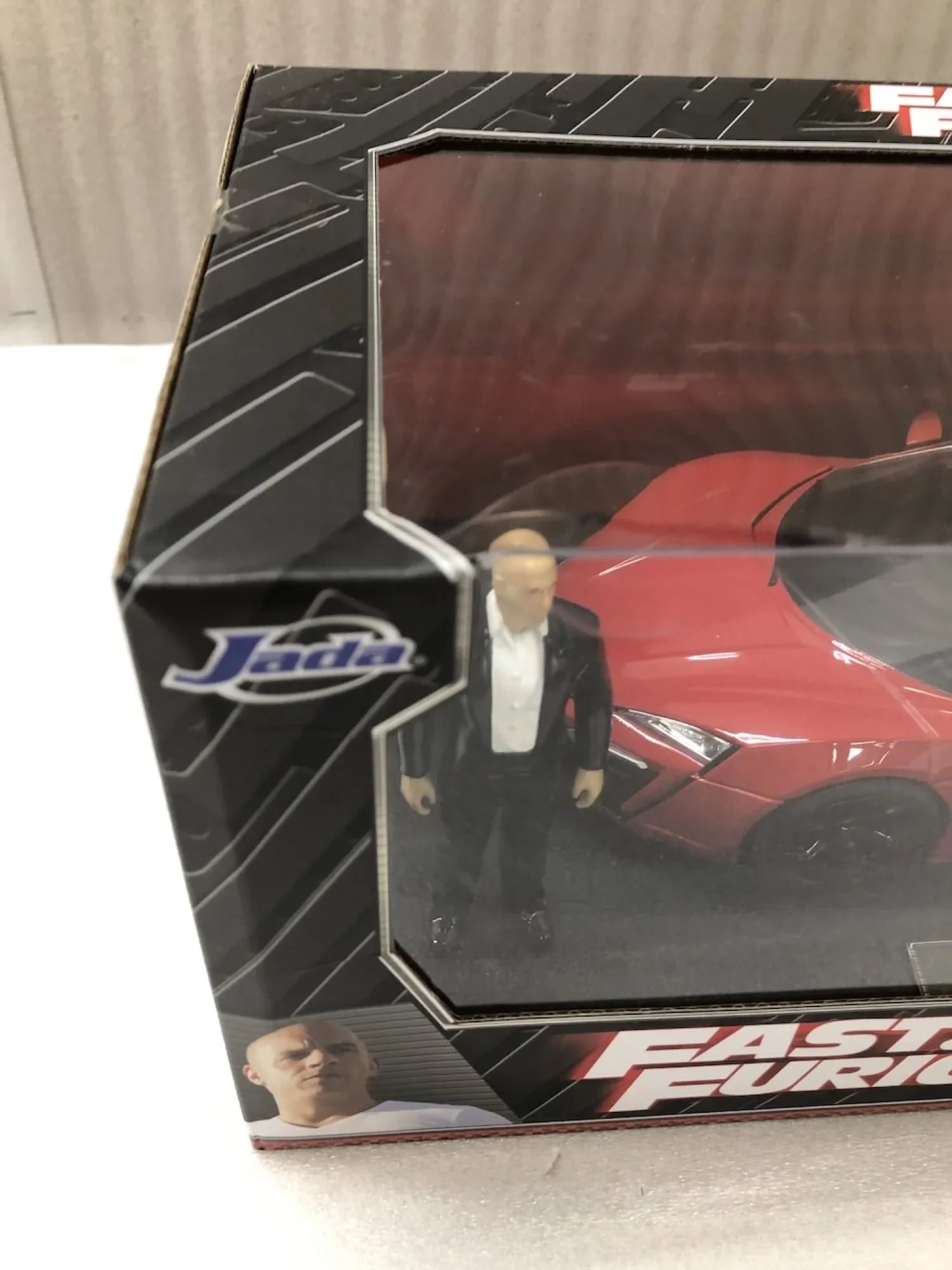 アウトレット品 ミニカー ライカン ハイパースポーツ ワイルドスピード SKY MISSION 1/18スケール 赤ボディ 精巧再現 エクステリア 高品質 迫力フォルム コレクション インテリア ヘッドライト テールランプ ホイール 細部作り込み 高性能 エンジン 770馬力