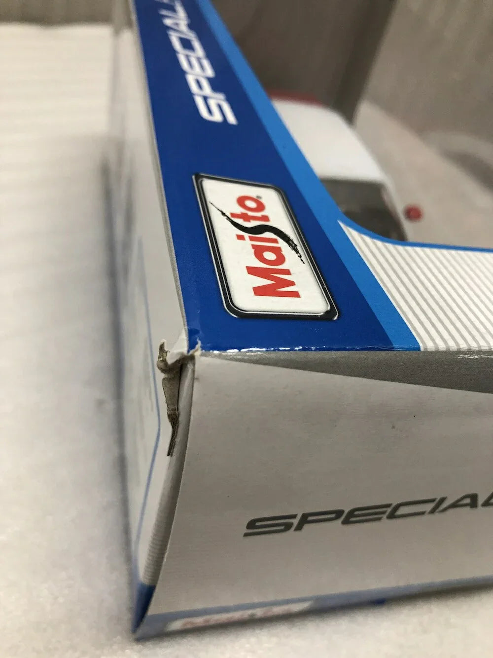 アウトレット品 ミニカー Maisto マイスト ダッジ チャージャー Dodge Challenger R/T Coupe 1/24 1970年 アメリカンマッスルカー 精巧なディテール 鮮やかなボディカラー クラシックカー コレクション プレゼントに最適