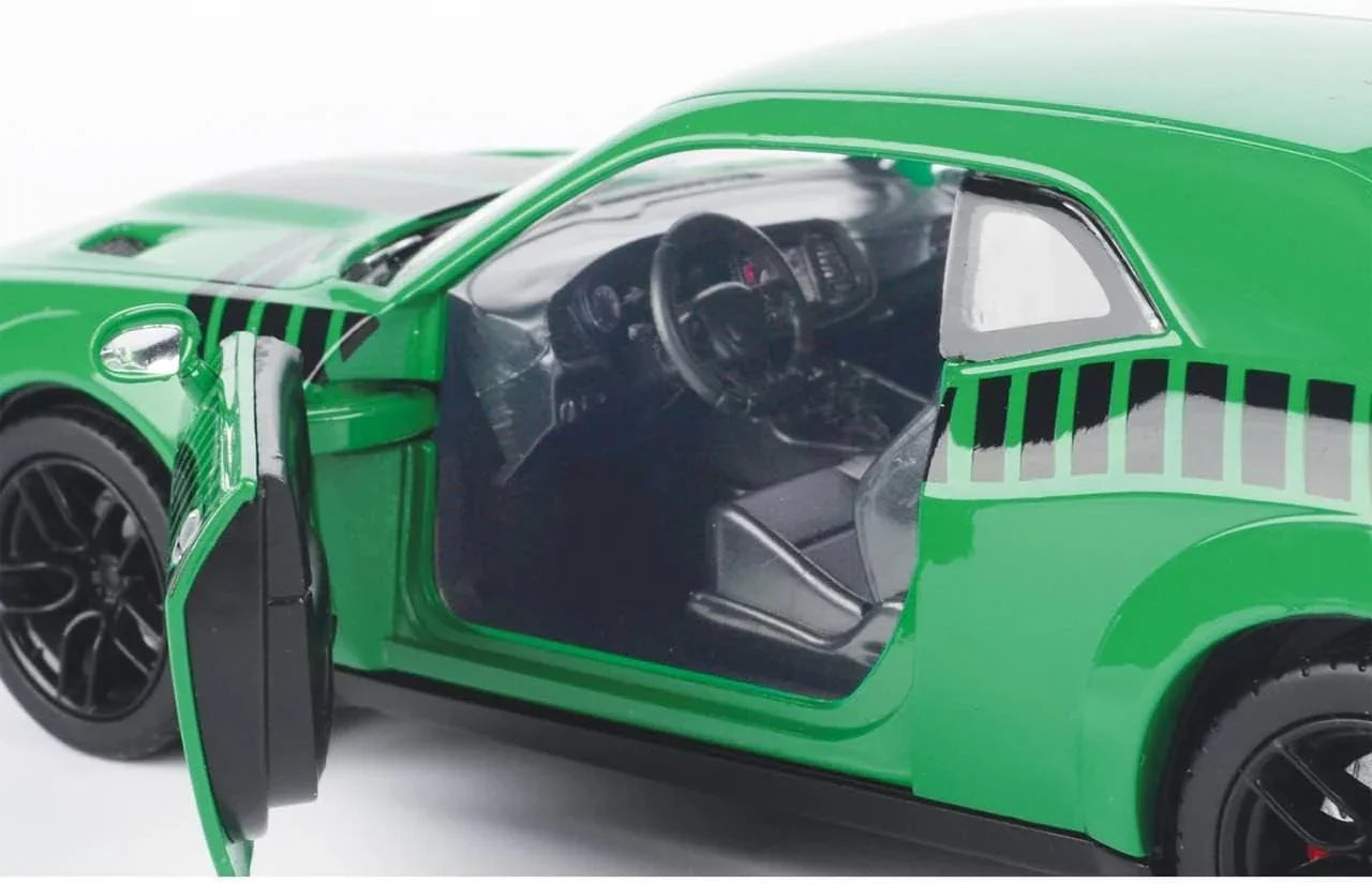 アウトレット品 ミニカー ダッジ チャレンジャー SRT ヘルキャット ワイドボディ 2018年モデル Motormax アメリカンマッスルカー リアルダイキャスト 1/24スケール 精密再現 緑ブラックストライプ迫力デザイン ハイクオリティインテリア精巧仕上げ