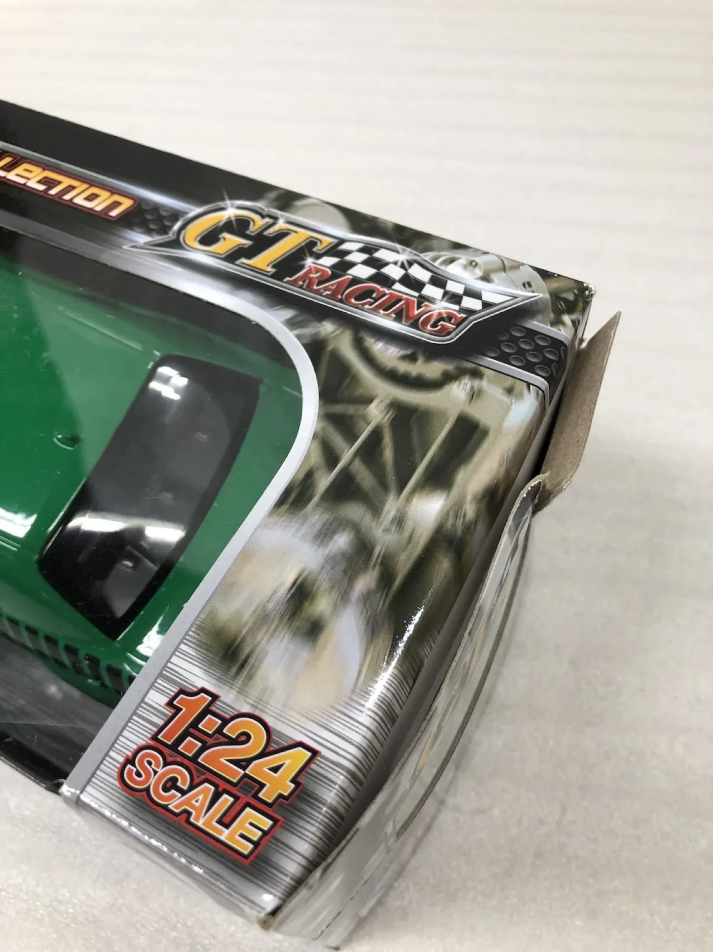 アウトレット品 ミニカー ダッジ チャレンジャー SRT ヘルキャット ワイドボディ 2018年モデル Motormax アメリカンマッスルカー リアルダイキャスト 1/24スケール 精密再現 緑ブラックストライプ迫力デザイン ハイクオリティインテリア精巧仕上げ
