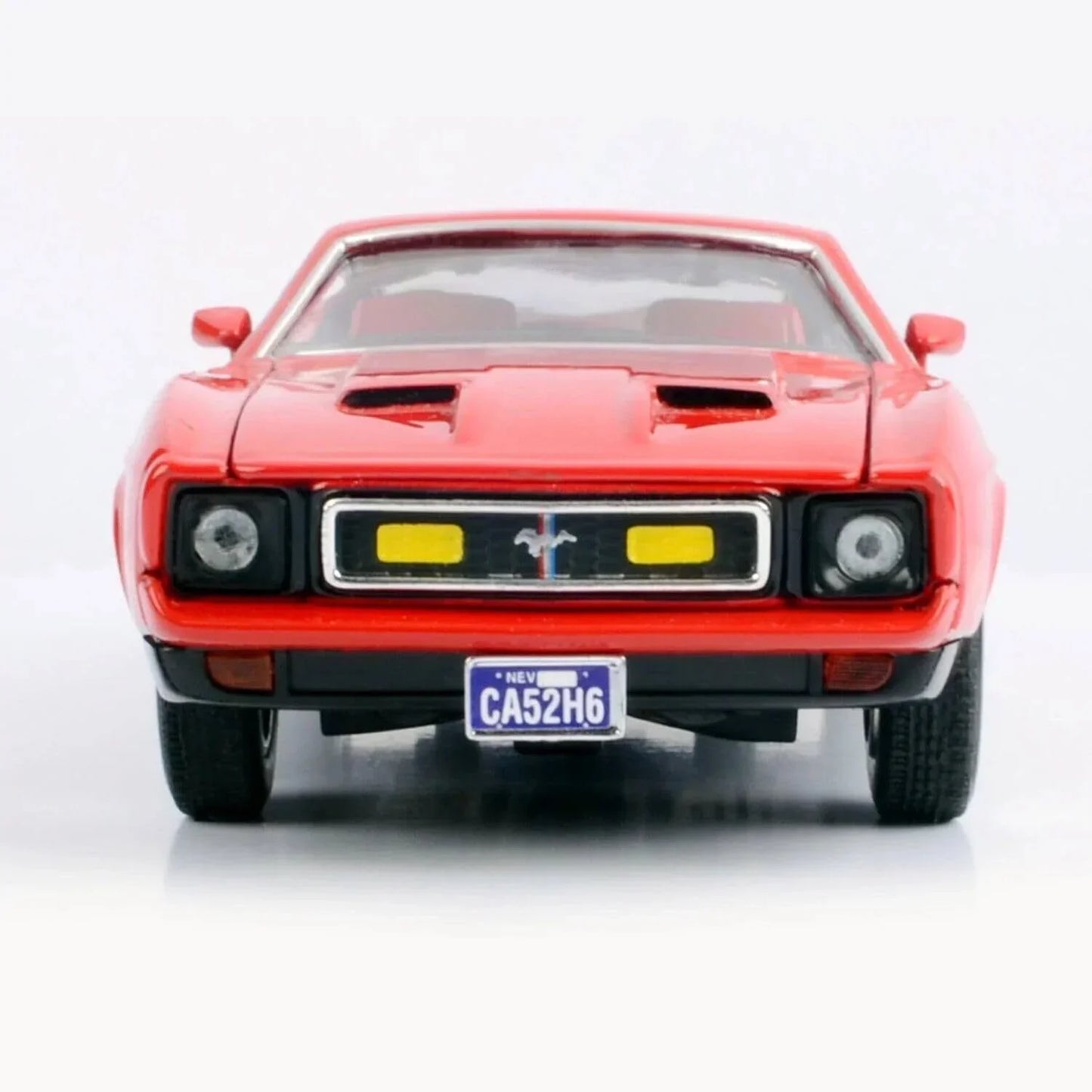 アウトレット品 ミニカー MOTORMAX モーターマックス フォード マスタング マッハ1 1971 1/24 スケール 映画007 ダイヤモンドは永遠に コレクターズアイテム 精密ディテール 赤色ボディ 魅力的なアメリカンマッスルカー 伝説の車両 再現モデル