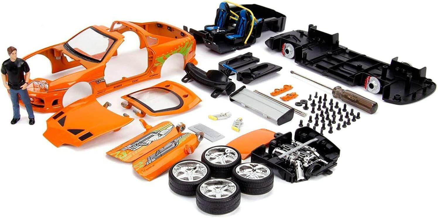 アウトレット品 プラモデル ワイルドスピード ブライアン ポールウォーカー スープラ セット 1 24 スケール 組み立て式 リアル造形 細部再現 映画シーン再現 ディスプレイ性高い コレクション向け 精巧フィギュア 映画ファン向け リアルモデル