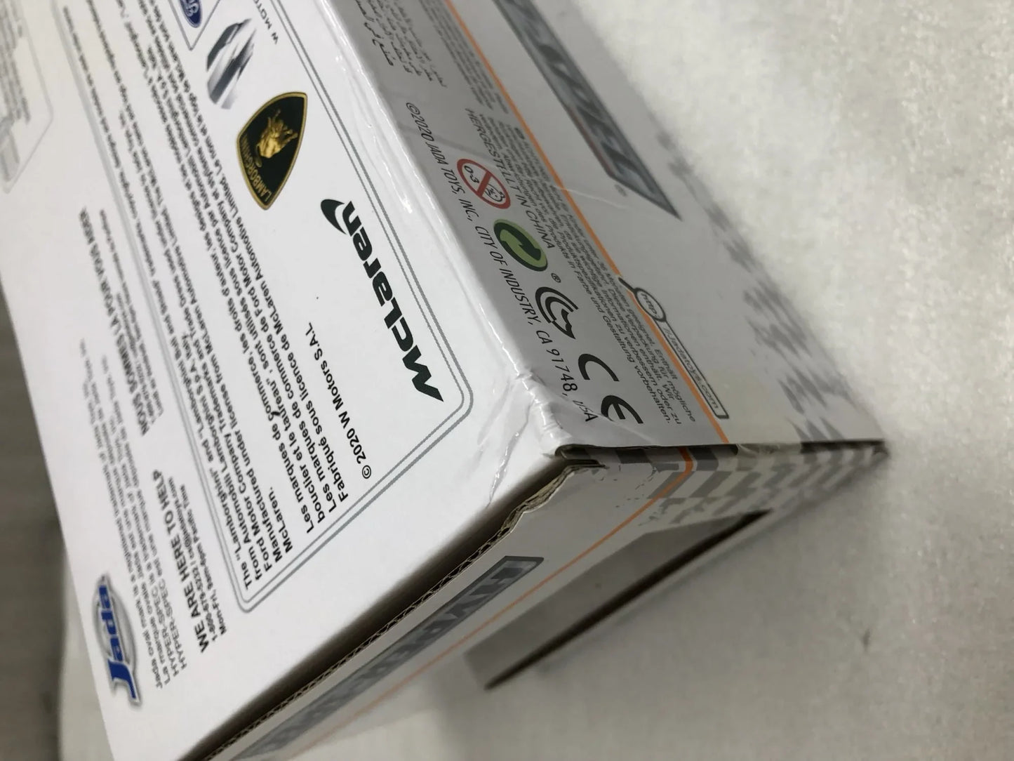 アウトレット品 ミニカーフォード GT 2017モデル ハイパースペックシリーズ フォードレーシングカー DNA継承 鋭利デザイン 1 24スケール ダイキャストモデル 黄色ボディ ブラックストライプ 空力追求 エアインテーク ディフューザー