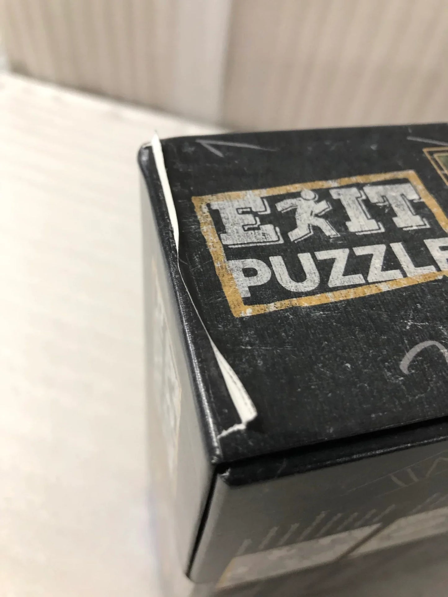 アウトレット品 ジグソーパズル ラベンスバーガー エグジットパズル 魔女の台所 759ピース 謎解き要素含む 家族友人向け 知的エンターテイメント 高品質リネン仕上げ インターロック構造 精密アートワーク 黒猫 魔法薬 数字パターン 解毒剤探索