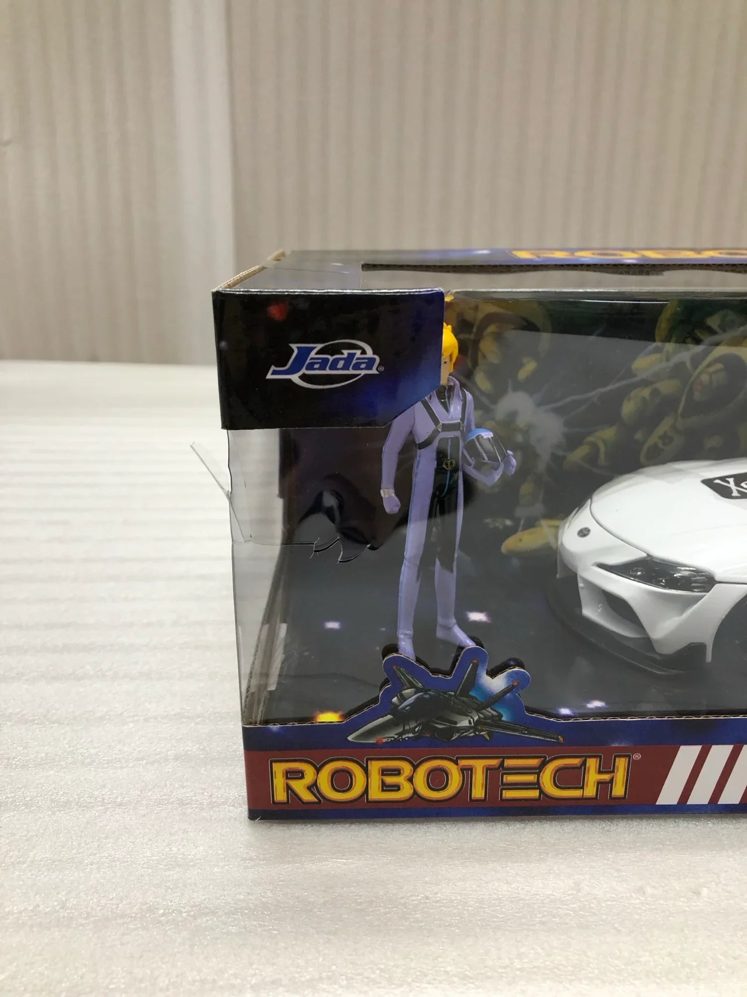 アウトレット品 ミニチュアモデル トヨタ スープラ 2020 ROBOTECH ロイ フォッカー コラボレーション ダイキャスト 重厚質感 精密再現 1:24スケール スポーツカー アニメ キャラクターフィギュア付 最新テクノロジー 洗練スタイリング