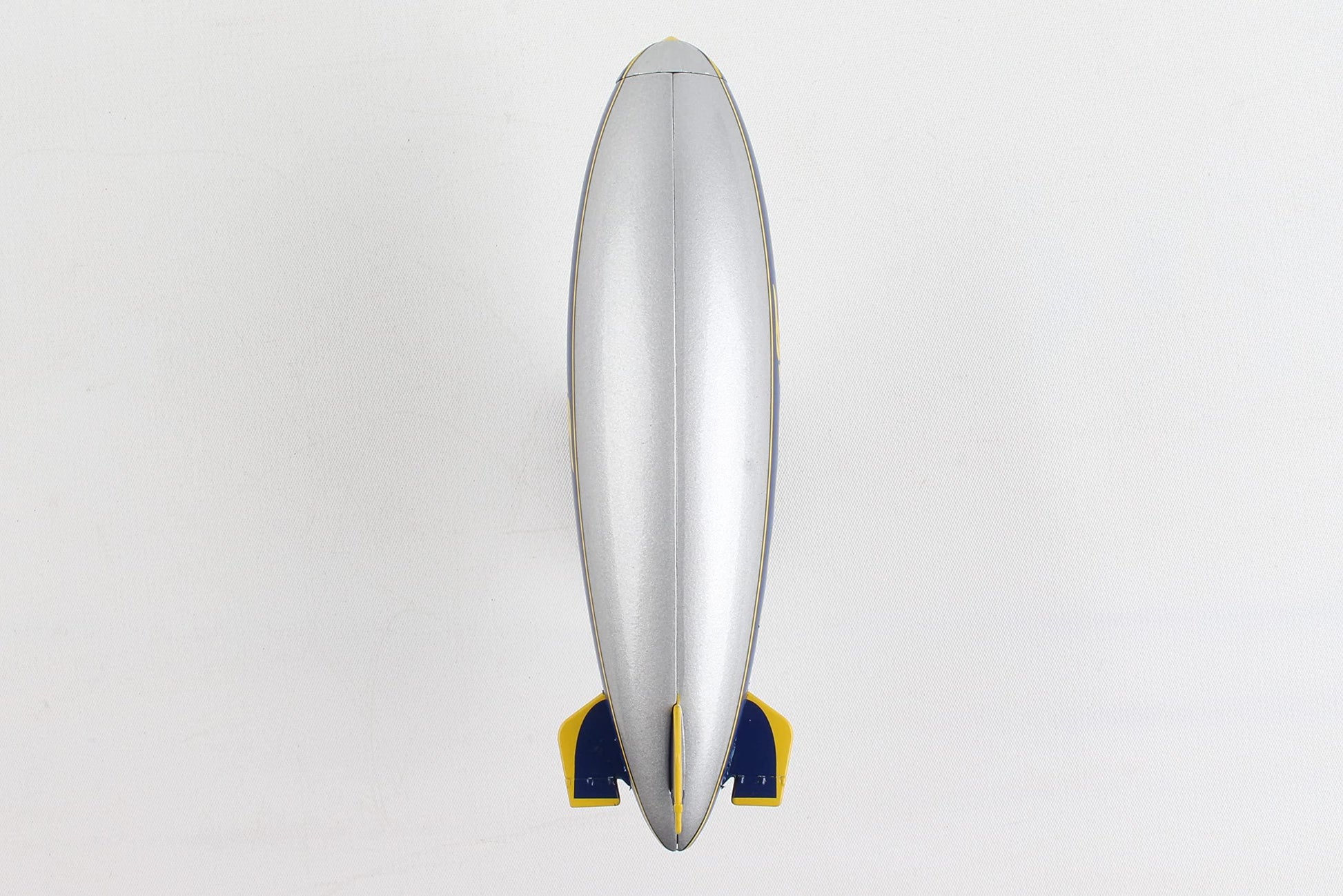 ミニカー グッドイヤー 飛行船 ポステージスタンプ 1 350 スケール ミニチュアモデル 空の巨人 精巧なディテール 本棚 インテリア 航空ファン向けコレクション ブランド 模型 迫力ある展示品