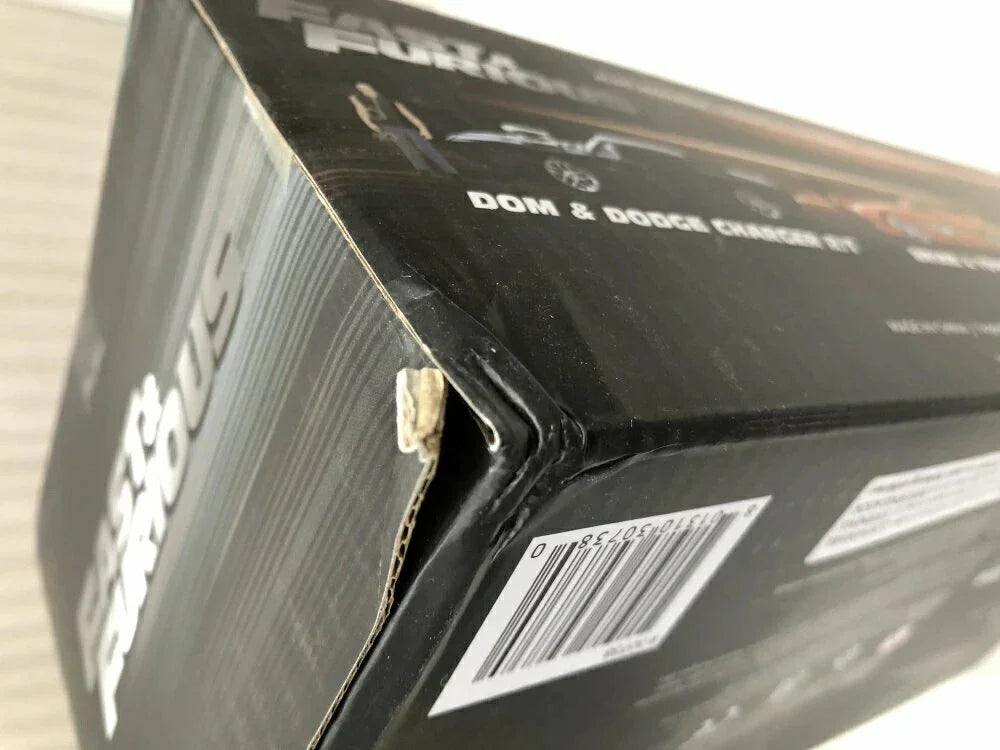 アウトレット品 ミニカー 1 24 F&F BRIANS TOYOTA SUPRA BRIAN OCONER 映画登場車両 精巧再現 高品質フィギュア付き 長期間色あせしにくい コレクション中心 インテリアアクセント ワイルドスピード愛好家贈り物 誕生日プレゼント最適