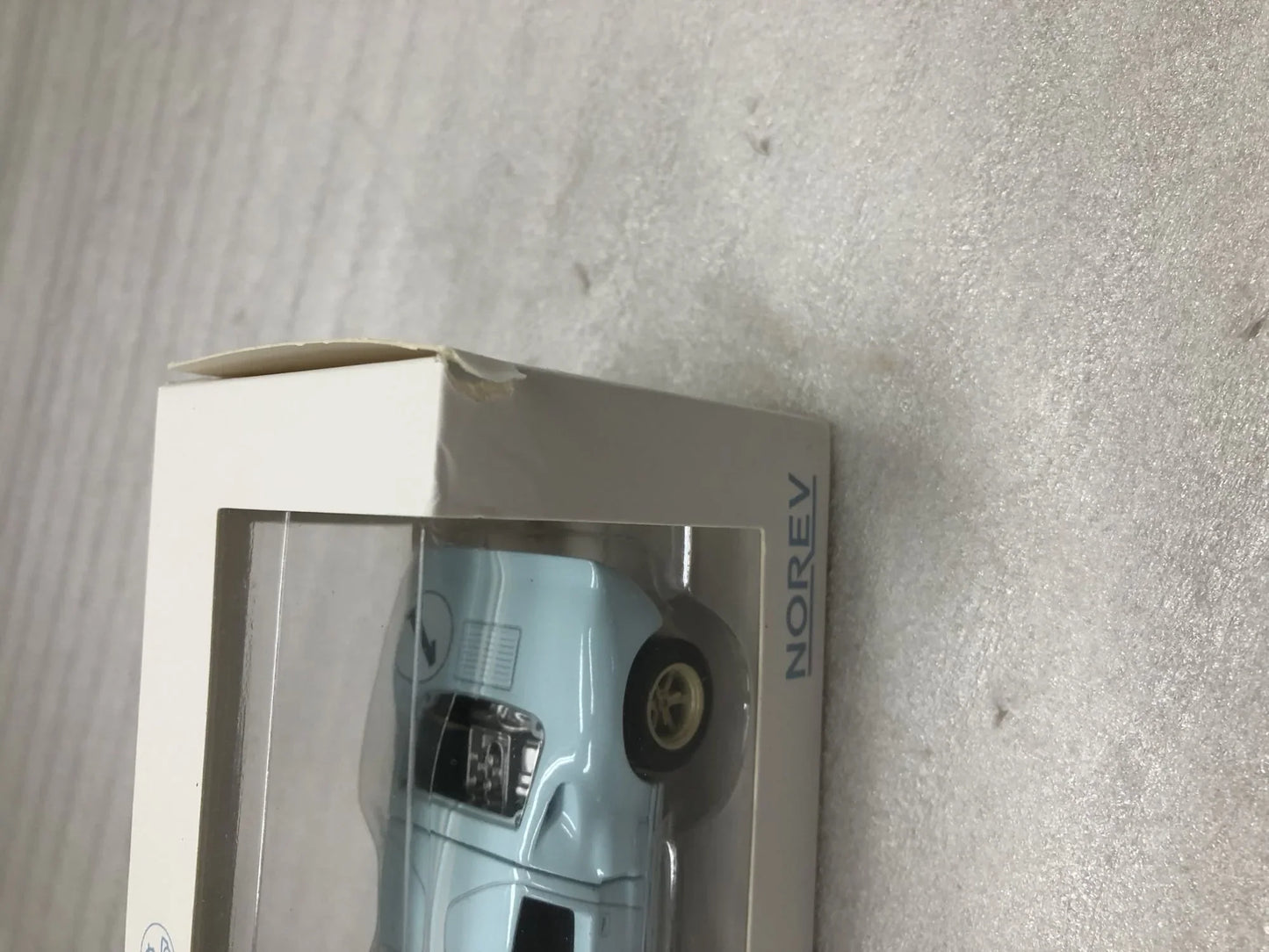 アウトレット品 ミニカー フォード GT40 ガルフ ルマン24時間 1968 1/43 NOREV ノレブ 鮮やかなブルー オレンジカラーリング 緻密なボディライン エアロパーツ再現 ディスプレイケース付き モータースポーツファン向け クラシックカーコレクション向け