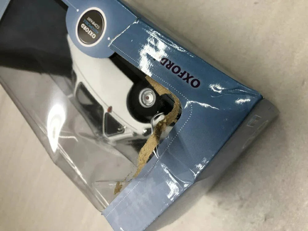 アウトレット品 ミニカー HEINKEL TROJAN 1956 1:18スケール OXFORD オックスフォード ホワイト 卵型ボディ 大型ヘッドライト マイクロカー ヴィンテージカーファン向け 細部再現 コレクター向け クラシックカー ヨーロッパ車 愛好家向け