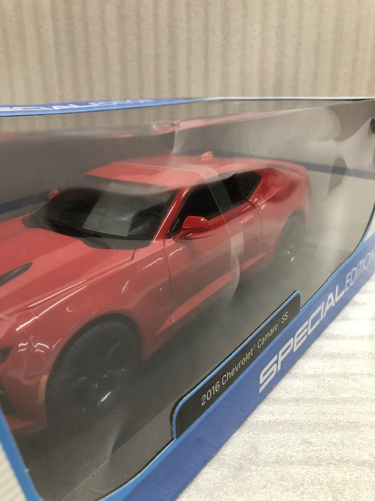 アウトレット品 ダイキャストカー Maisto Chevrolet Camaro SS 2016 1/18 レッド マイスト シボレー カマロ アメリカンマッスルカー 6代目モデル 迫力の1/18スケール シャープフロントグリル 筋肉質フェンダー LEDテールランプ 精密エンジンルーム