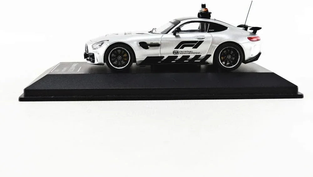 アウトレット品 ミニカー MERCEDES BENZ AMG GTR F1 SAFETY CAR 1:43スケール CMR 2018年モデル 高性能スポーツカー ベース V8ツインターボエンジン 585馬力 0-100km/h加速3.6秒 F1セーフティーカー 特別装備 ライトバー 通信機器 モニター