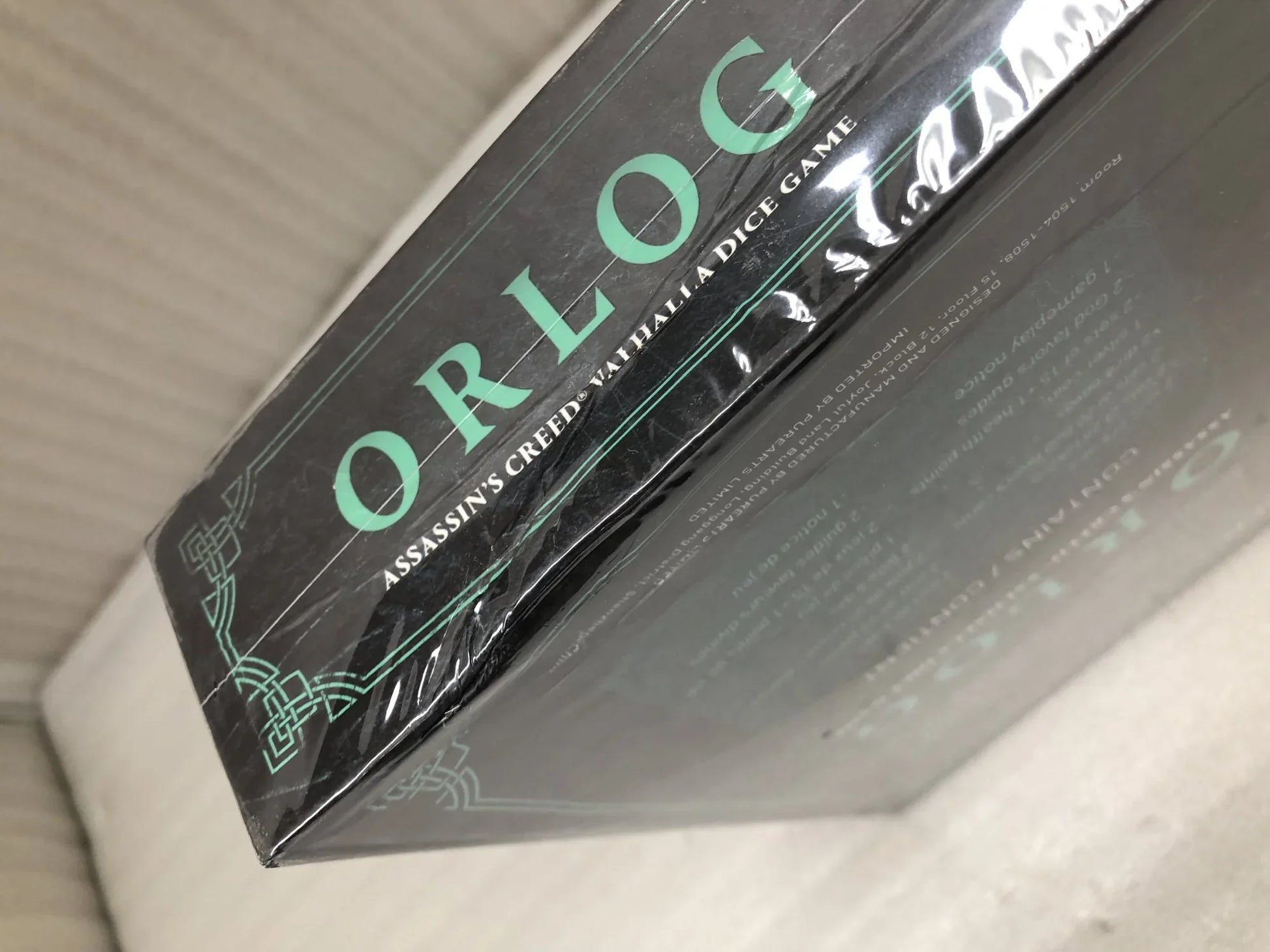 アウトレット品 ボードゲーム オルログ アサシンクリード ヴァルハラ 公式ライセンス品 簡単ルール 2人用 15分程度プレイ 古風デザイン 神々の特殊能力 活用 戦略的勝利 運と選択の融合 バイキング雰囲気満載 戦略対戦ゲーム