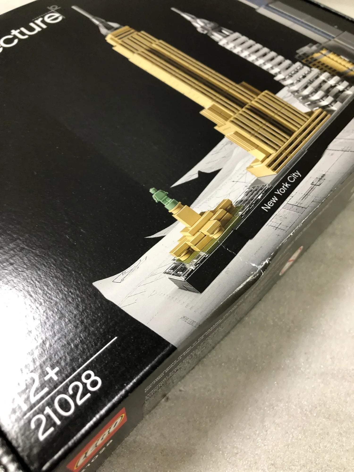 アウトレット品 レゴアーキテクチャー ニューヨークシティ 21028 レゴ 世界的都市のスカイライン 五大象徴建築物再現 598ピース 精巧設計スタッズアウトSNOT技法 ディスプレイインテリア 建築文化歴史学習用 12歳以上推奨 コレクター向け