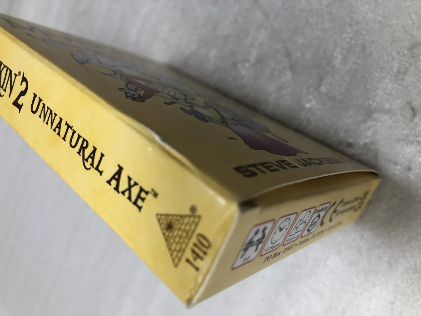 アウトレット品 カードゲーム マンチキン2 アンナチュラルアックス Steve Jackson Games 拡張セット 112枚新カード 予想外の展開 ユーモアたっぷり イラスト 戦略性向上 プレイ人数3-6人 プレイ時間1-2時間 基本セット必要 新たな職業