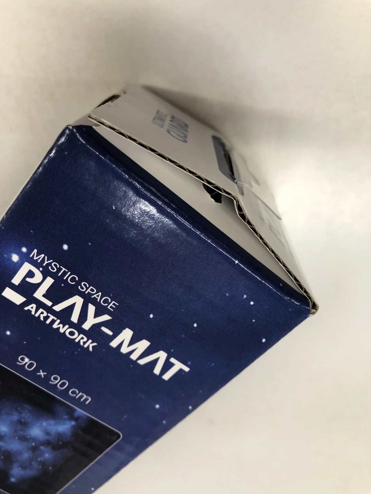 アウトレット品 プレイマット Ultimate Guard プレイマット Mystic Space 90 x 90 cm 高品質生地 滑り止め加工 クッション性 2mm 厚み 多用途対応 ダイス対応 安定プレイ 環境向上 トレーディングカードゲーム 使用者向け ゲーム用