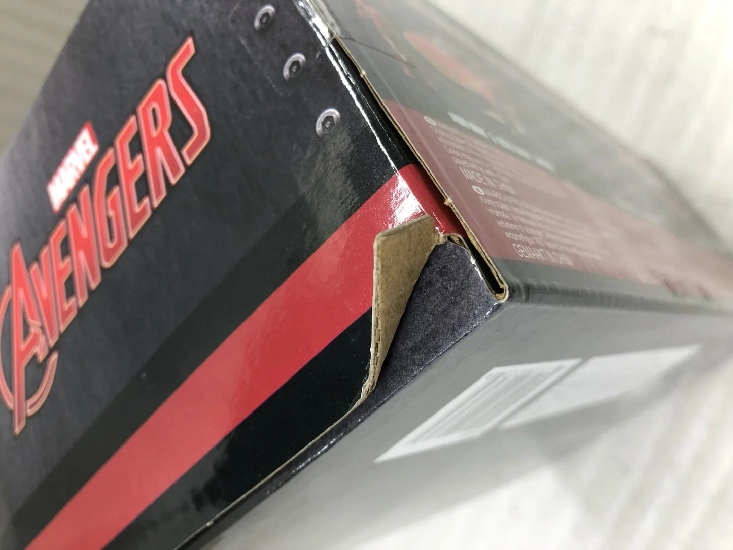 アウトレット品 ミニカー JADA TOYS マーベル アベンジャーズシリーズ ライカン ハイパースポーツ ブラックパンサー 映画再現 1 24 スケール 精巧 ダイキャスト フィギュア付属 高級感 車コレクション 高品質 ギフト仕様 中東超高級スポーツカー