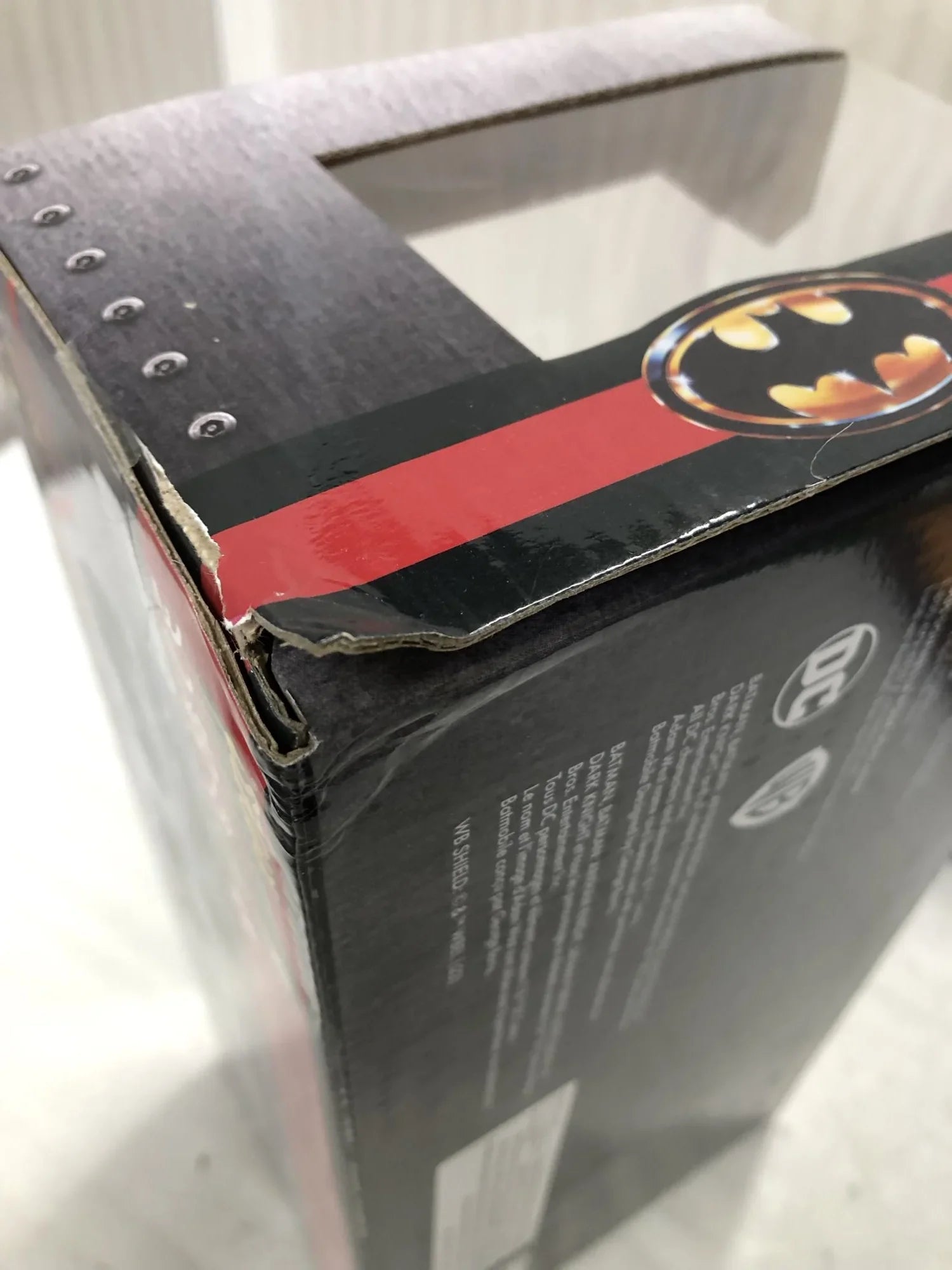 アウトレット品 ミニチュア バットモービル 1989年版 バットマン ジェットエンジン搭載 ダイキャストモデル アールデコデザイン 精巧造形 1 24スケール限定 ゴッサムシティ伝説的ダークナイト クオリティ重厚感コレクション向け 映画史的価値