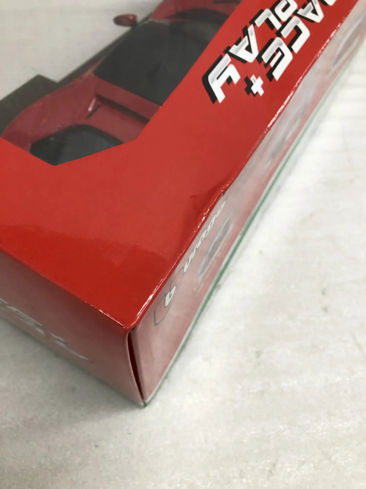 アウトレット品 ミニチュアカーモデル フェラーリ SF90ストラダーレ Bburago 革新と情熱の融合 ハイブリッドスーパーカー 1 18スケール 高精細再現 卓越した職人技 最新空力技術搭載 1000馬力超 2 5秒加速 プラグインハイブリッド 次世代性能