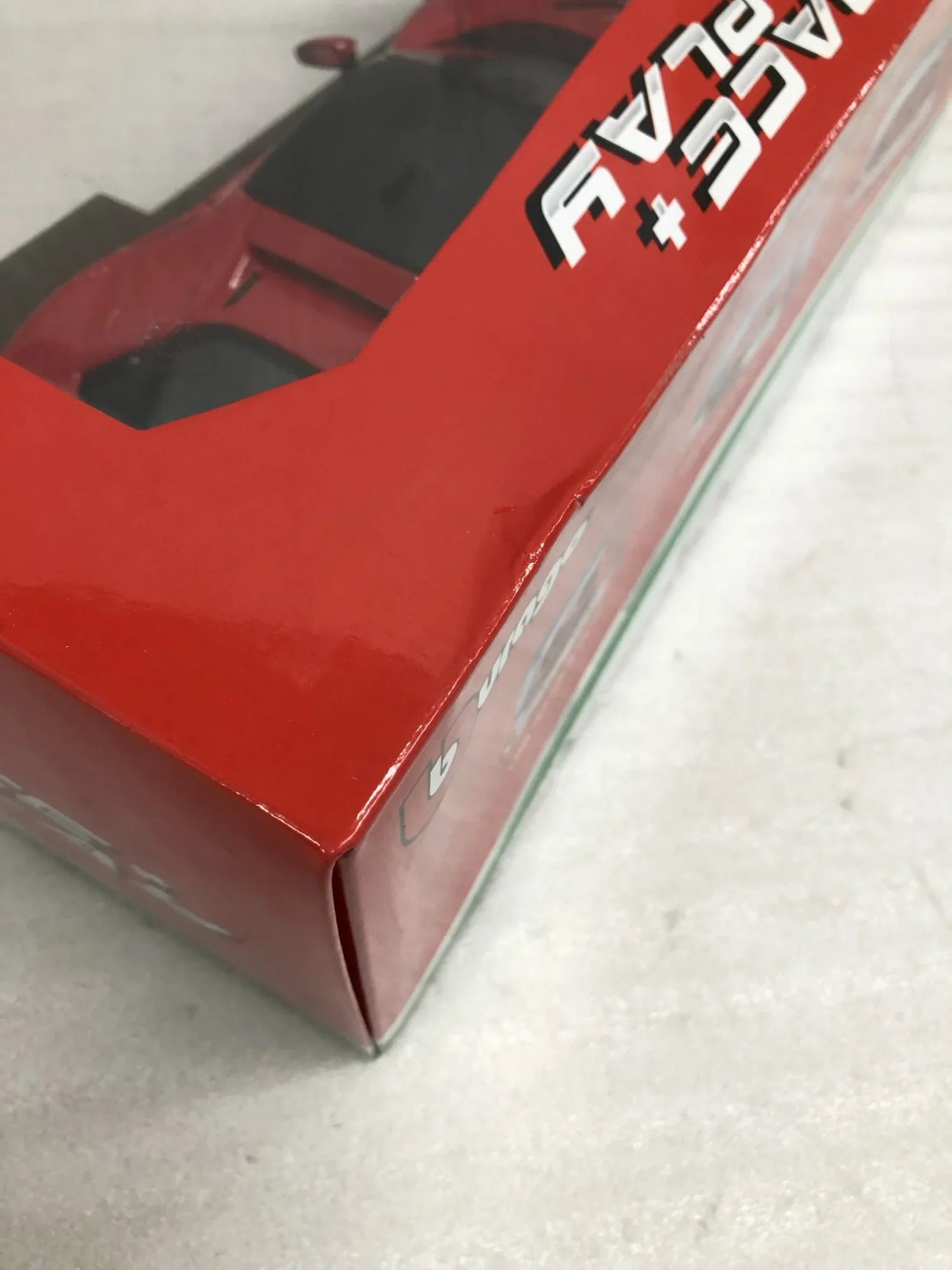 アウトレット品 ミニチュアカーモデル フェラーリ SF90ストラダーレ Bburago 革新と情熱の融合 ハイブリッドスーパーカー 1 18スケール 高精細再現 卓越した職人技 最新空力技術搭載 1000馬力超 2 5秒加速 プラグインハイブリッド 次世代性能