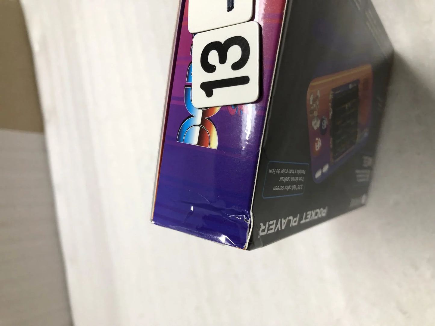 アウトレット品 携帯ゲーム機 Data East Hits Pocket Player Data East社 名作8タイトル収録 300種類ボーナスゲーム搭載 2.75インチフルカラー液晶 前面スピーカー音量調節可能 3.5mmヘッドフォン端子 Micro-USB給電対応 単4電池4本使用可