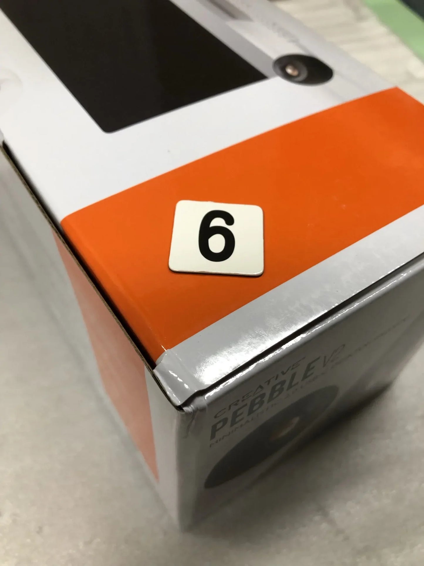 アウトレット品 スピーカー Creative Pebble V2 Creative コンパクトパワフル2.0チャンネルUSB-Cデスクトップ 約11cm球形状50mmフルレンジドライバーパッシブラジエーター高出力16W高耐久ABSプラスチック設計モダンデザインブラック安定感340g