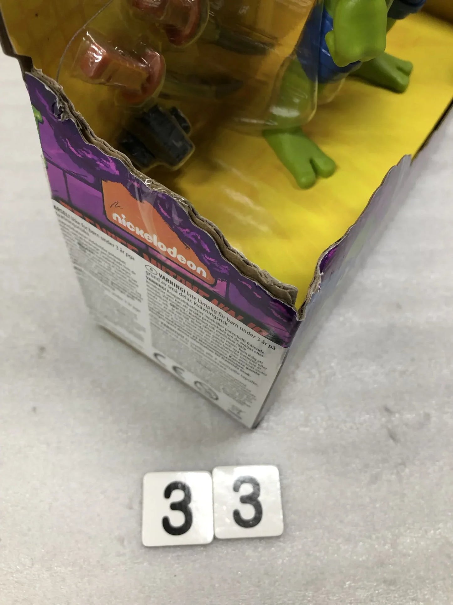 アウトレット品 フィギュア アクションフィギュア ミュータントメイヘム リーダーレオナルド 映画新作 精巧造形 豊富可動域 コレクターズアイテム 高さ4.5インチ 双刀カタナ武器ラック赤ちゃんタートル付属シェルバックストラップ収納可能