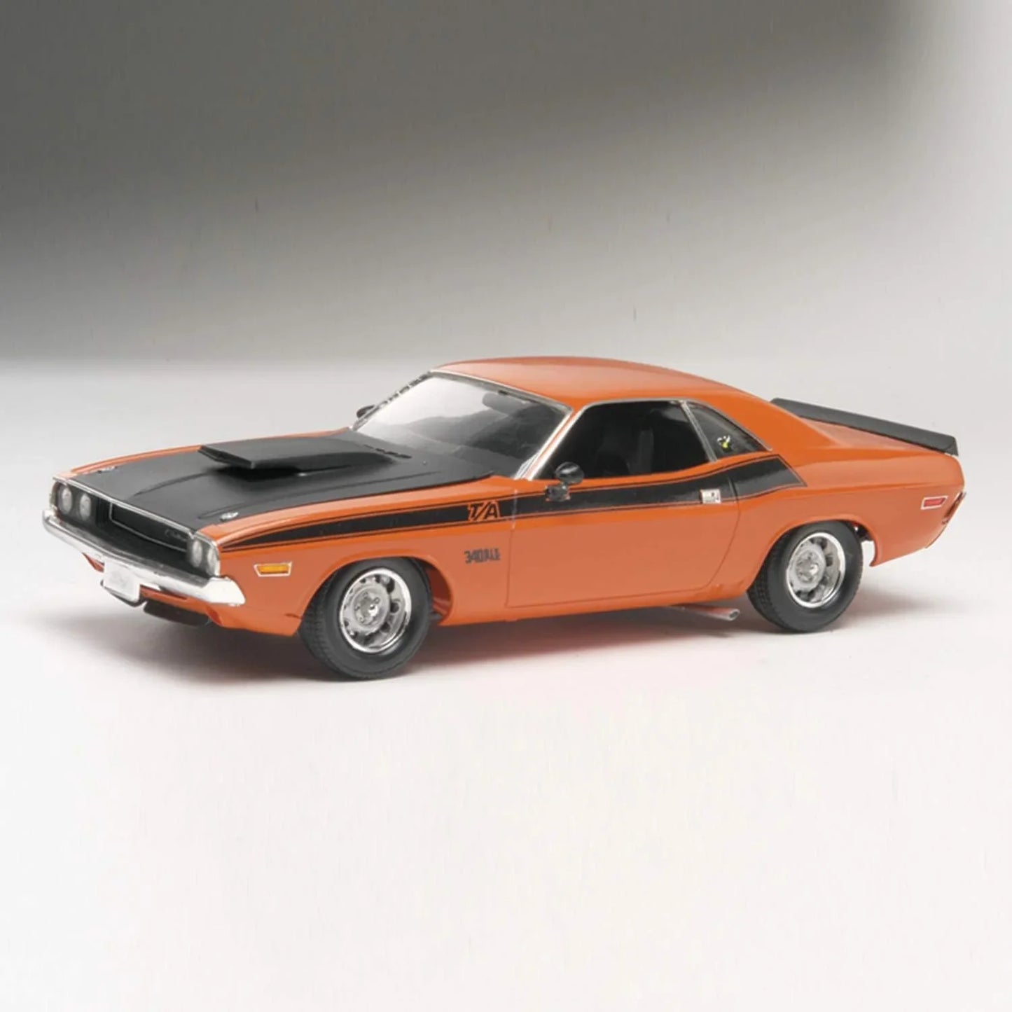 プラモデル 1970年 ダッジ チャレンジャー T/A Revell 12596 アメリカン マッスルカー 1 24スケール 2in1 精密モデルキット 高品質パーツ クロームメッキ ブラックタイヤ インテリア再現