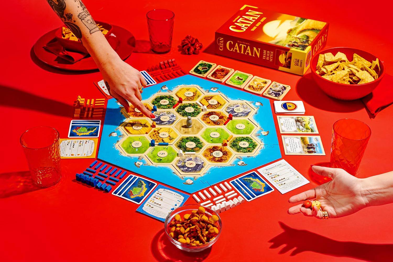 ボードゲーム CATAN基本セット CATAN 戦略性 高い 可変式 ゲームボード 六角形 地形タイル 木材 レンガ 羊毛 麦 鉱石 資源 取引 交渉 3-4人用 プレイ時間60-90分 対象年齢10歳以上 海岸フレームピース 港ピース 木製開拓地