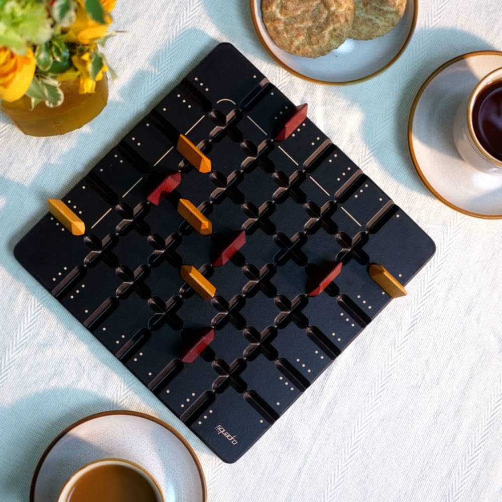 ボードゲーム SQUADRO MINI SQUADRO 高品質木製コンポーネント 携帯に便利なミニサイズ 抽象戦略性 シンプルルール 8歳以上対象 約15分プレイ 2人用戦略的思考 反転移動 駒ブロック駆け引き 奥深い戦略性