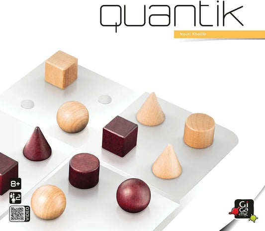 ボードゲーム Quantik クオンティク Nouri Khalifa デザイナー 木製駒 使用 洗練されたデザイン 2人用 抽象戦略 ゲーム 短時間 プレイ 約15-20分 対象8歳以上 高級感あるニス塗りゲーム盤 コンパクト 持ち運びやすい 