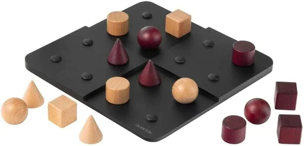 ボードゲーム Quantik クオンティク Nouri Khalifa デザイナー 木製駒 使用 洗練されたデザイン 2人用 抽象戦略 ゲーム 短時間 プレイ 約15-20分 対象8歳以上 高級感あるニス塗りゲーム盤 コンパクト 持ち運びやすい 